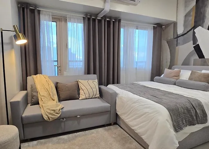 Homey Roxas Blvd Pool Parking Wifi Apartment